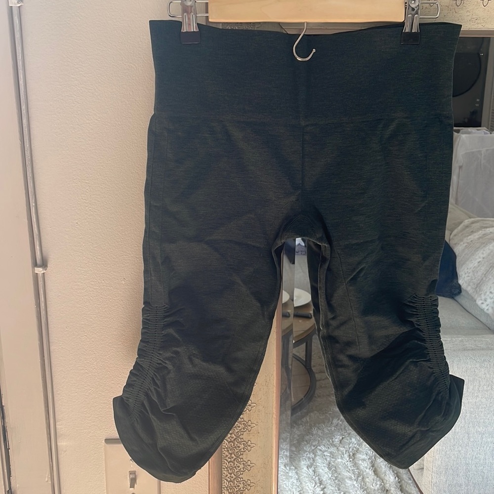 Lululemon Green High Cropped legging. Size 10